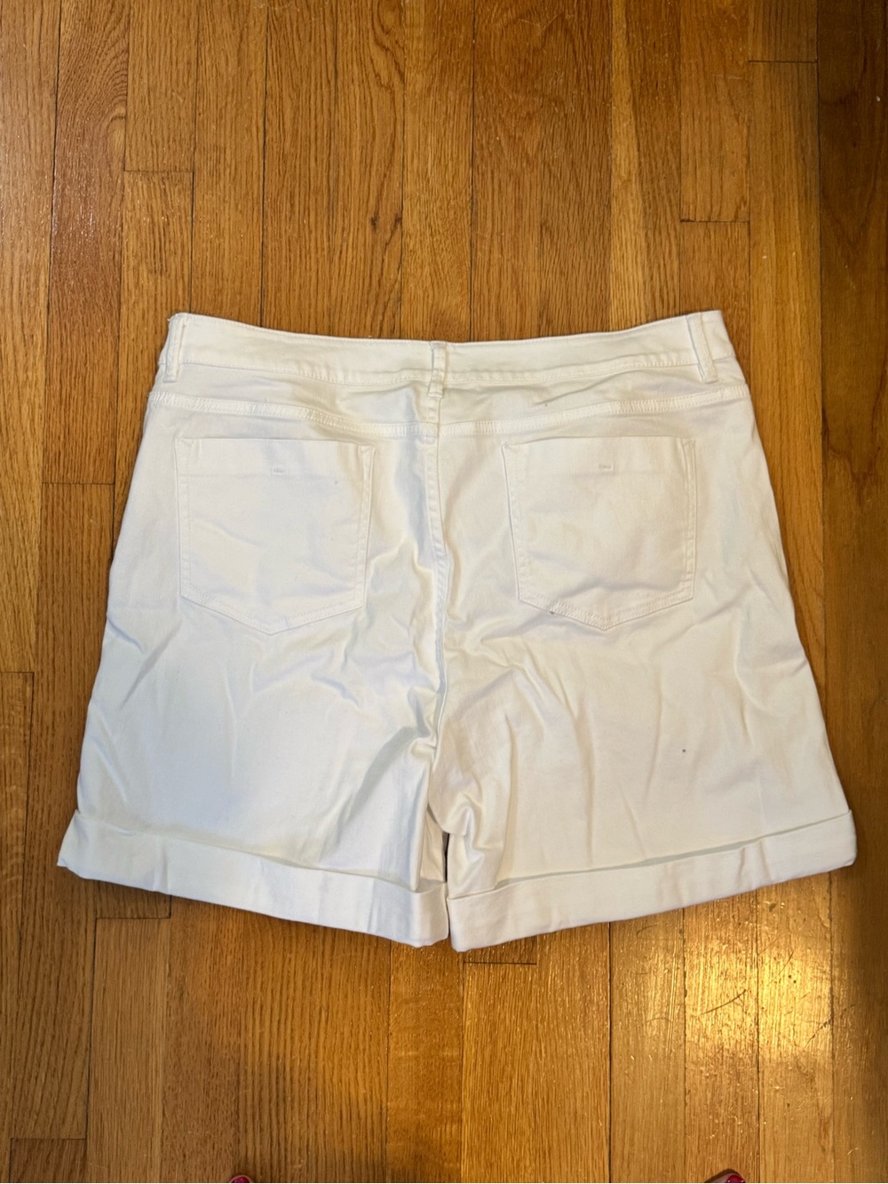 J. Jill Denim - White Roll Cuff Jean Shorts - Women’s Size 16 - Picture 2 of 6